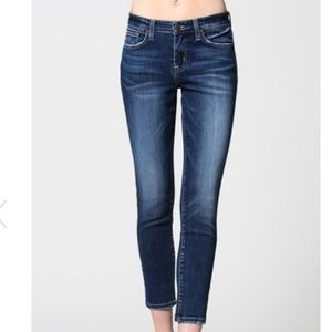 Mid-rise skinny jeans
